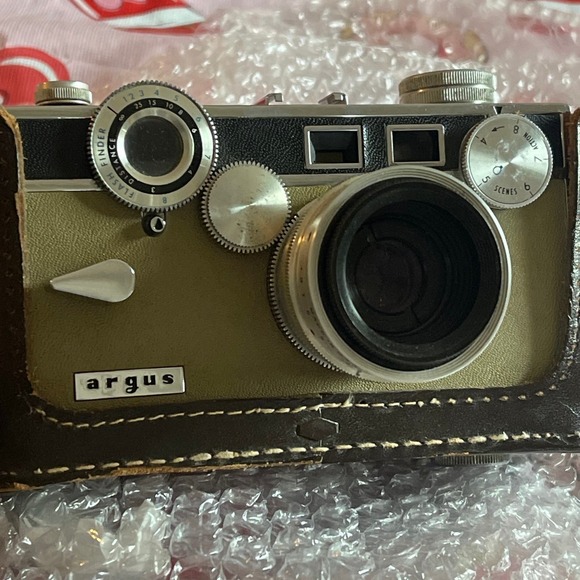 Vintage Argus C3 The Brick Tan Rangefinder Camera Cintar 50mm f/3.5 ^^^ - Picture 2 of 8